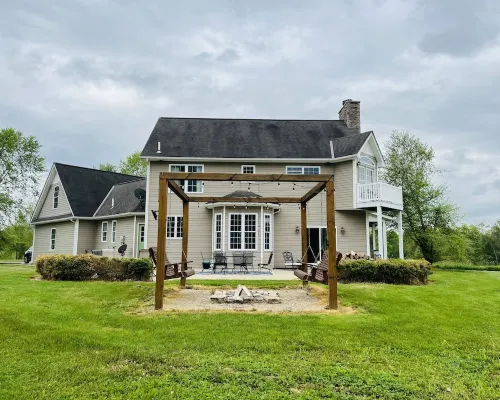 Peaceful Country Retreat 20 Acres Private Pond Hot Tub Sauna Pets Hotels in Brown County