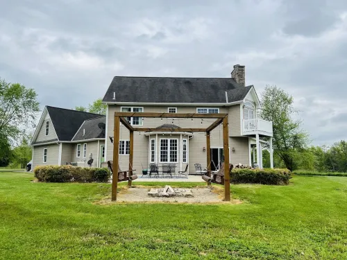 Peaceful Country Retreat 20 Acres Private Pond Hot Tub Sauna Pets