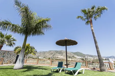 Nerja: VILLA WITH PRIVATE SWIMMING POOL AND GARDENS