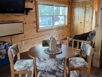 Beautiful Upper Suite on Nelson Lake with Balcony & Lakeviews! Hotels in Lenroot