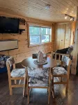 Beautiful Upper Suite on Nelson Lake with Balcony & Lakeviews!