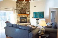 Farmhouse at Honey Bear Orchard Các khách sạn ở Edneyville