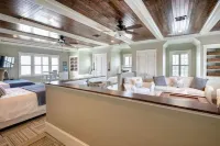 The Beach Estate, Panoramic Ocean Views, 5700 sqft Hotels in 