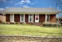 Family Friendly House- Close to Campus! Hotels near Winn-Dixie