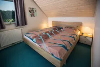 Situated villa with all the comforts, right next to a small lake - Lakeside