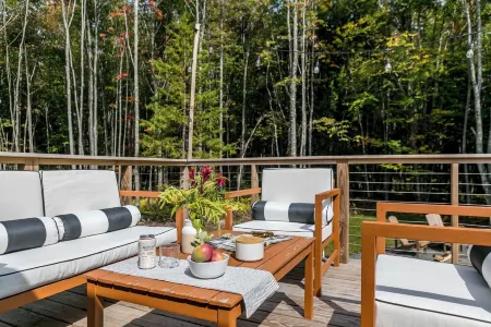 Hot Tub • Game Room • Fire Pit – Cozy Catskills Cabin Near Hunter & Windham