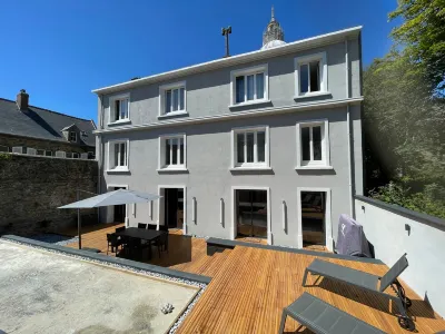 Maison 12 Personnes au Coeur de la Vieille Ville !