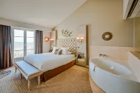 Grand Hotel Des Sablettes Plage, Curio Collection By Hilton Hotels in La Seyne-sur-Mer