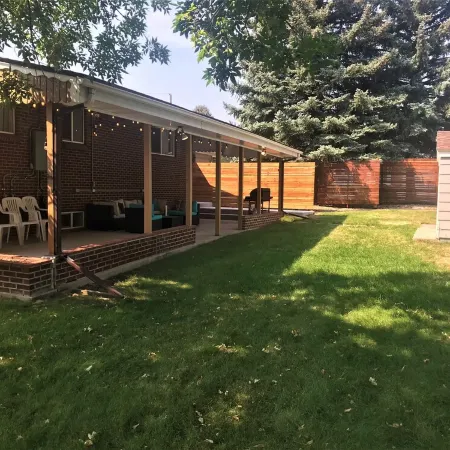 Convenient Location! up to 11 Guests. 5 Beds-2 Kings! Foosball, Games. Garage.