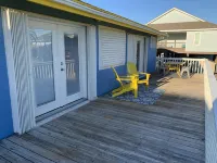 Sleeps 7, 10 Min Walk to Beach, Cozy Family Home