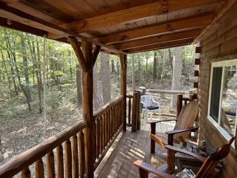 New Amish built log cabin near hocking hills & tar hollow, atvs & pet friendly