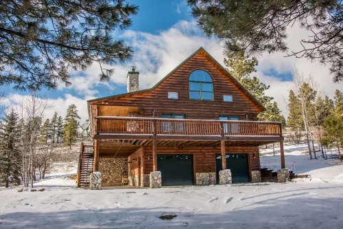 Enjoy Peace & Wildlife- Stunning Log Home w/ Mountain Views!  Pagosa Springs, Co