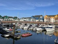 Ground floor 2 bedroom apartment with parking just 60 seconds to the seafront