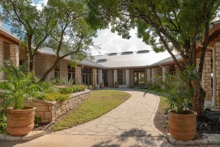 10,000 Sq.Ft Lux Estate on 650 Acres with Amazing Pool, Spa & Hill Country Views