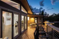 Uptown Splash - Views! 5Br 4BA Heated Pool Spa Firepit GamesRm Minigolf Location