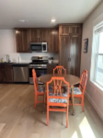 5 minutes to the Momentary & 8th St Market- The Benton #411