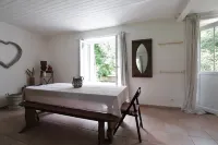 La Guest House: Breton house near the banks of the Rance, St Malo, Dinard