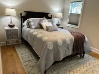 New pet-friendly 1BR/1BA Historic District carriage house 4 blocks to riverwalk