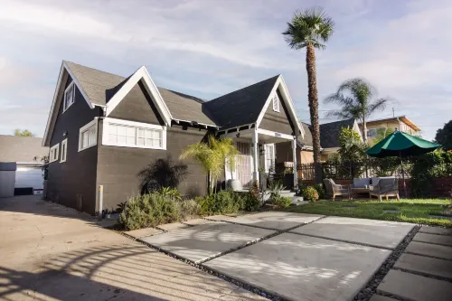 Chic 3BR/2BA Oasis + PacMan & Foosball - Sleeps 8 - Minutes to LAX + Beach +SoFi