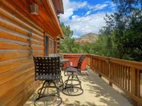 Cozy beautiful 3-bedroom cabin with Hot tub in Sedona 10 mins from uptown Sedona