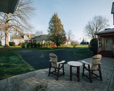 Adjacent to beaches, 3 minute walk to downtown, Quiet Atmosphere, FREE WIFI Hotéis em Sodus