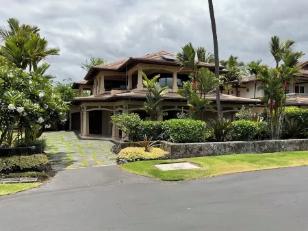 Luxury Oceanfront Oasis with Private Pool-Short Walk to Magic Sands Beach! Отели рядом с достопримечательностью «Уайт Сандс Виллидж»