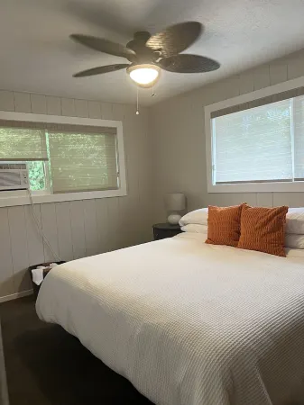 Charming Surfer's dream Hawaiian Home near Lyman Beach on Ali'i Drive