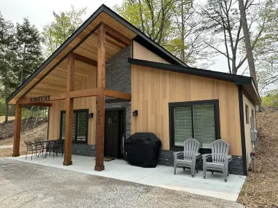 Cranberry Ridge - Ridge View Hotels near Glen Lake Fire Department