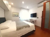 Central elegant suite