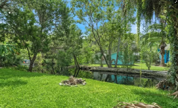 Charming Waterfront Canal Home in beautiful Old Homosassa! 5 Kayaks, Dock, Bikes