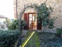 Beautiful stone house in Tuscany with terrace and balcony. Hotels in Gavorrano