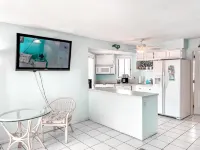 Captain's Corner - 30 seconds to the Beach!