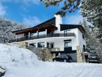 Sublime Bas de Chalet de Standing en Duplex Aux Angles -Space for Billiards and Cinema Hotels in Les Angles