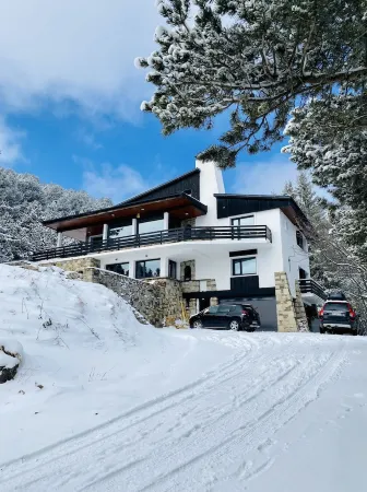 Sublime Bas de Chalet de Standing en Duplex Aux Angles -Space for Billiards and Cinema