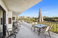 Beautiful San Clemente Beach Condo, Walking to the Sand