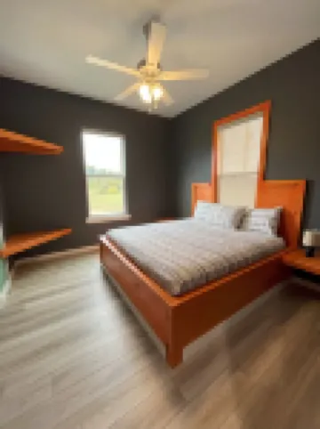 Beautiful cabin on the banks of the Little Missouri River Relief!