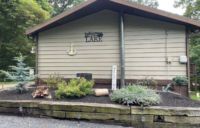 Remodeled home less than 1 mile from  entrance to Seven Points at Raystown Lake