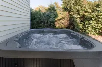 Sunny Days - NEW - Hot Tub - Renovated - Family Fun