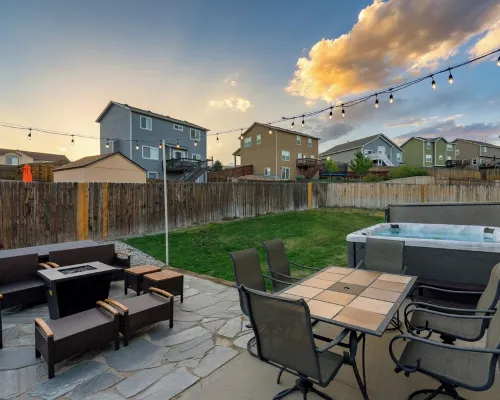 Spacious Airport Heaven - 5 Bedrooms & Hot Tub Hotels in Security-Widefield