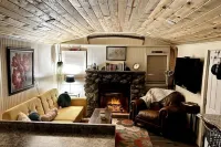 Hobbit House - Mountain Cabin