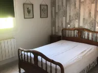 3-bedroom house with veranda, air-conditioning and attractive features. Hotele w: Sorede