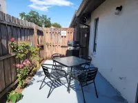 Bright-Lovely 2 Bed 1 Bath,15 Minutes From Beach