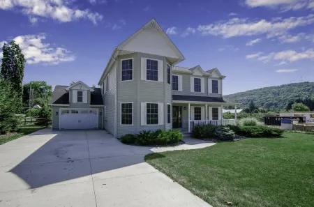 Charming Modern Victorian in the Village of EVL