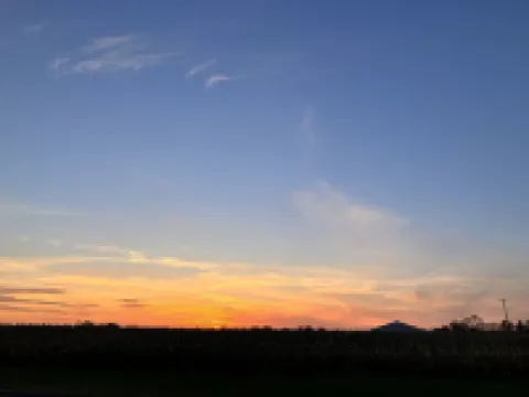 Creek side retreat and breathtaking views! Moments from hunting and fishing!