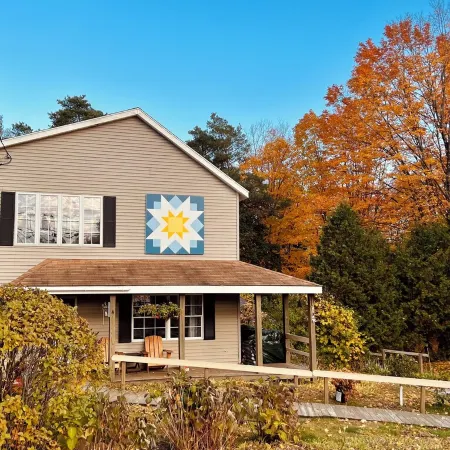 Bubar Barn - screen porch, deck, + parking