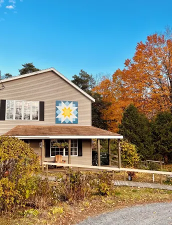 Bubar Barn - screen porch, deck, + parking Отели в г. Шрун