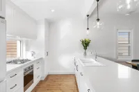 Luxury Cottage Accommodation - Restored/renovated 100 year old cottage