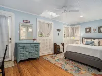 Cozy cottage with rooftop deck, fire pit, hot tub & community boat dock and cove Hotels in Bosque County