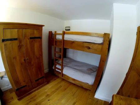 Central 6 Person 47m2 Apartment. Amazing South Facing Balcony. 150m To Ski Lifts Отели в г. Тинь