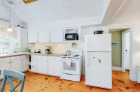 Charming Chatham Cottage - 2-Star